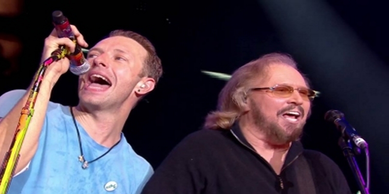 COLDPLAY E BARRY GIBB JUNTOS AO VIVO title=