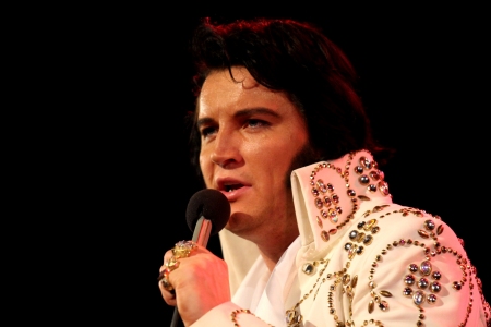 THE KING IS BACK  ELVIS TRIBUTE WIDTH=